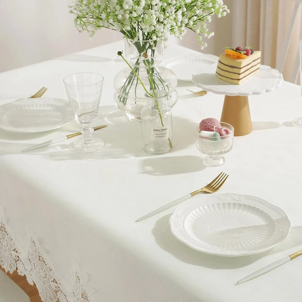 Linen Tablecloth with Lace Applique: Elegant Holiday Tablewear
